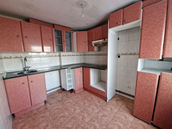 Foto 1 de Venta de piso en calle De Jenaro Checa de 3 habitaciones con calefacción