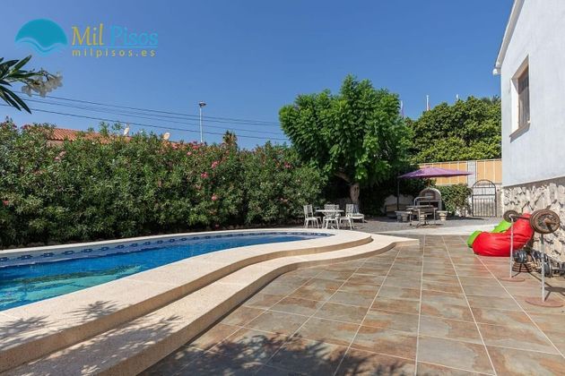 Foto 1 de Venta de chalet en Pueblo Poniente de 4 habitaciones con terraza y piscina
