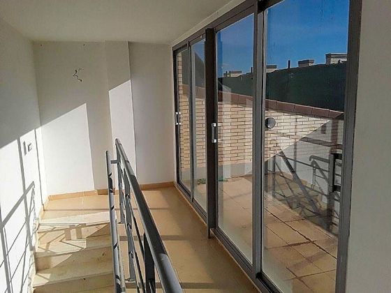 Foto 2 de Casa en venda a avenida De la Estación de 2 habitacions amb terrassa i garatge