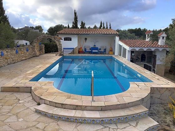 Foto 2 de Casa en venda a plaza Poligono de 3 habitacions amb terrassa i piscina