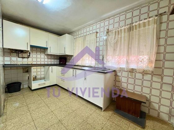 Foto 2 de Piso en venta en Huerta del Rey de 3 habitaciones con terraza y garaje