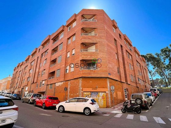 Foto 1 de Venta de piso en calle Almendro de 4 habitaciones con terraza y garaje