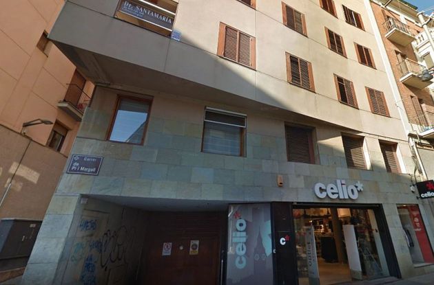 Foto 1 de Venta de piso en calle Pi I Margall de 2 habitaciones con muebles y calefacción