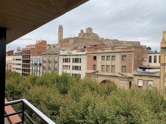 Foto 1 de Piso en venta en Centre Històric - Rambla Ferran - Estació de 5 habitaciones con terraza y balcón