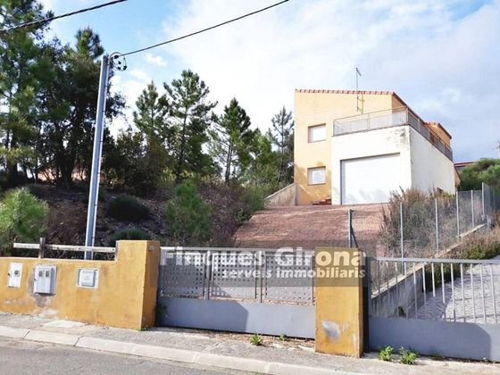 Foto 2 de Venta de casa en Bescanó de 3 habitaciones con piscina y garaje