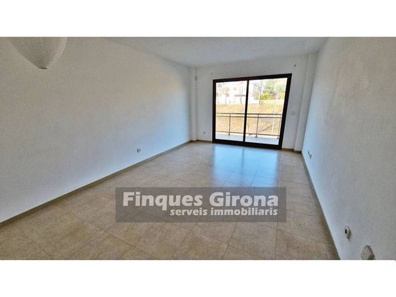 Foto 2 de Venta de piso en Montilivi - Palau de 3 habitaciones con piscina y garaje