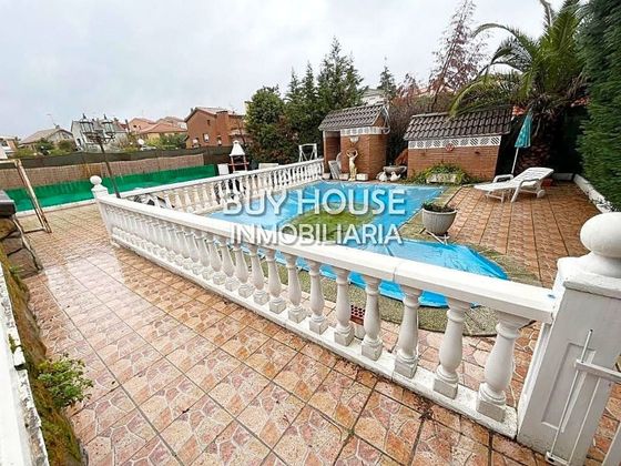Foto 2 de Chalet en venta en Carranque de 4 habitaciones con piscina y jardín