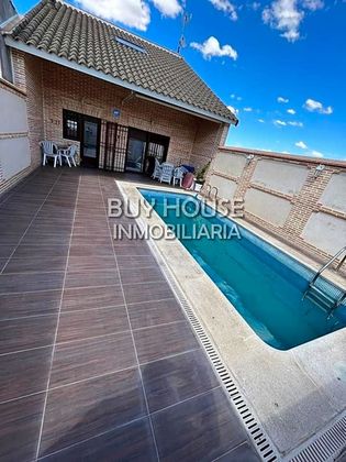 Foto 2 de Casa en venda a Yuncos de 3 habitacions amb piscina i garatge