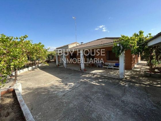 Foto 1 de Chalet en venta en Numancia de la Sagra de 4 habitaciones con piscina y garaje