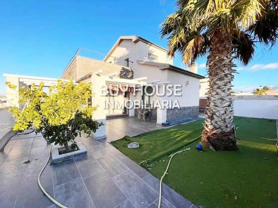 Foto 1 de Venta de chalet en Olías del Rey de 4 habitaciones con terraza y piscina