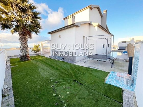 Foto 2 de Xalet en venda a Olías del Rey de 4 habitacions amb terrassa i piscina