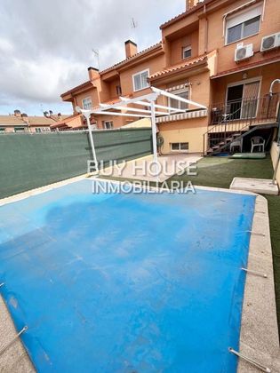 Foto 1 de Casa adossada en venda a Illescas de 4 habitacions amb terrassa i piscina