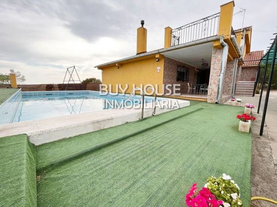 Foto 2 de Xalet en venda a Palomeque de 5 habitacions amb terrassa i piscina