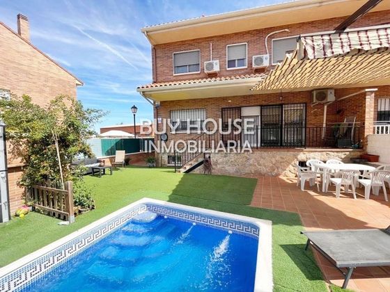 Foto 1 de Casa en venda a Ugena de 5 habitacions amb piscina i garatge