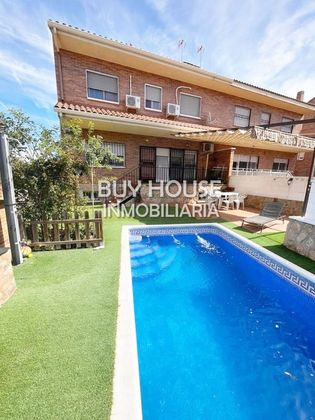 Foto 2 de Casa en venta en Ugena de 5 habitaciones con piscina y garaje