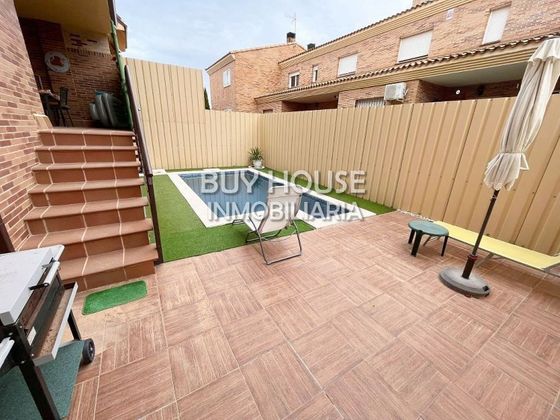 Foto 2 de Casa adossada en venda a Illescas de 3 habitacions amb terrassa i piscina