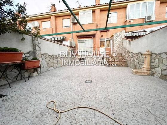 Foto 1 de Casa en venda a Seseña Nuevo de 4 habitacions amb terrassa i jardí