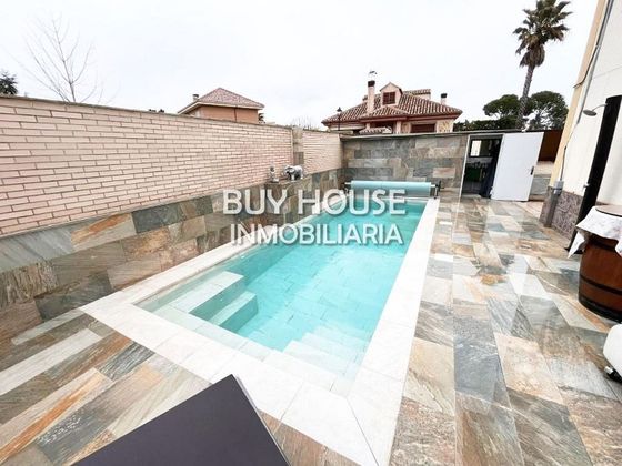 Foto 1 de Chalet en venta en Griñón de 7 habitaciones con terraza y piscina