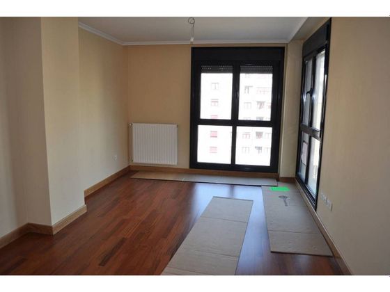 Foto 2 de Piso en venta en Milán - Pumarín - Teatinos de 2 habitaciones con garaje y jardín