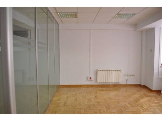 Foto 2 de Oficina en alquiler en Zona Teatro Campoamor con calefacción y ascensor
