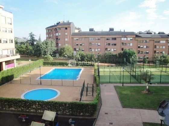 Foto 1 de Venta de piso en Huca - Prados de 2 habitaciones con piscina y garaje
