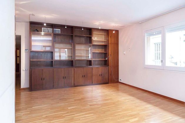 Foto 1 de Venta de piso en Sarrià de 4 habitaciones con aire acondicionado y calefacción