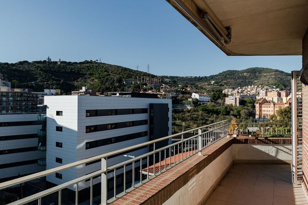 Foto 2 de Casa en venda a Vallcarca i els Penitents de 4 habitacions amb terrassa i piscina