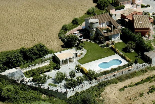 Foto 1 de Casa en venda a Pedret i Marzà de 5 habitacions amb terrassa i piscina