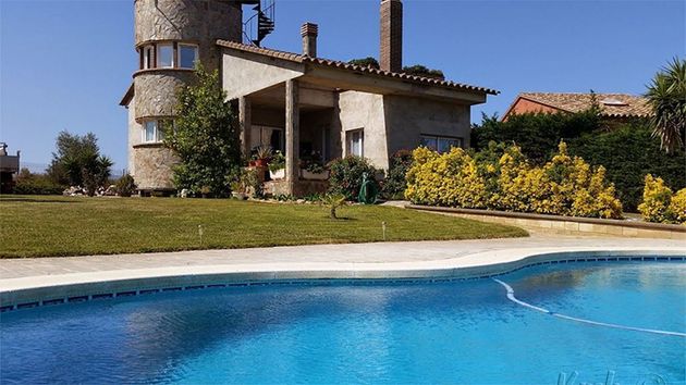 Foto 2 de Venta de casa en Pedret i Marzà de 5 habitaciones con terraza y piscina
