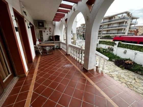 Foto 1 de Casa adosada en venta en L' Hospitalet de l'Infant de 6 habitaciones con terraza y aire acondicionado