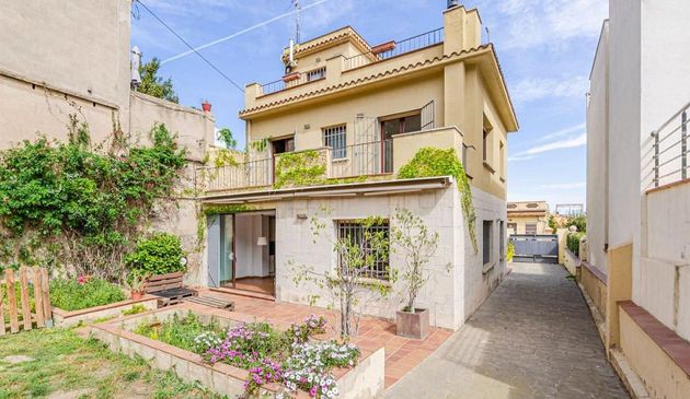 Foto 1 de Casa en venda a El Poble Sec - Parc de Montjuïc de 4 habitacions amb terrassa