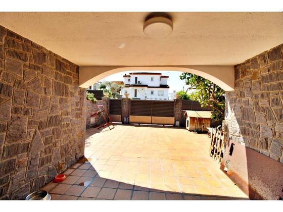 Foto 1 de Venta de casa en Polinyà de 4 habitaciones con terraza y piscina