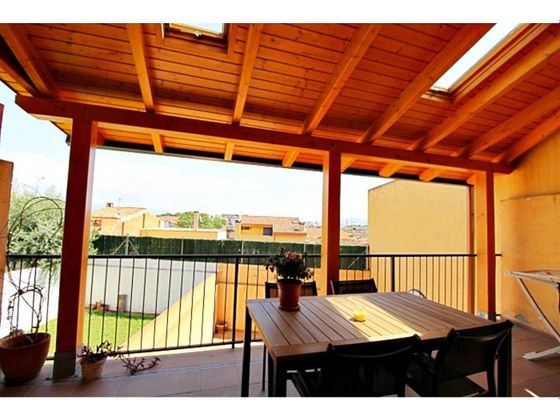 Foto 2 de Venta de casa en Polinyà de 4 habitaciones con terraza y garaje