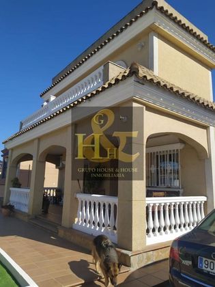 Foto 1 de Xalet en venda a Monteolivete-Camino Sevilla de 3 habitacions amb terrassa i garatge
