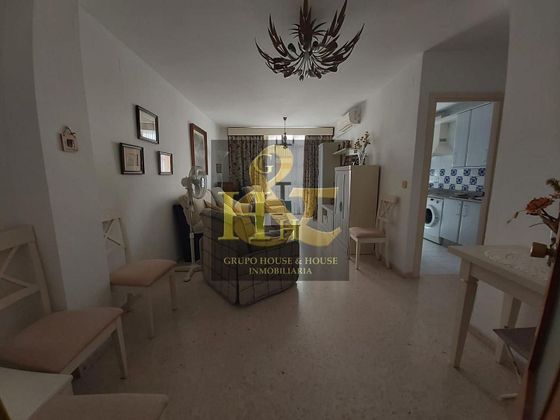 Foto 1 de Alquiler de piso en V Centenario-Piletas-Capuchinos de 2 habitaciones con garaje y aire acondicionado