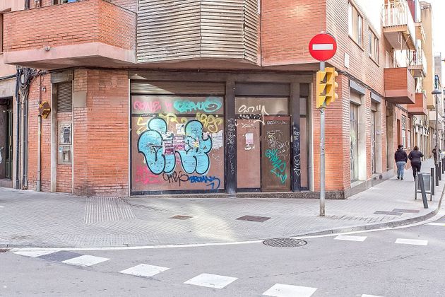 Foto 2 de Local en venda a calle Enric Prat de la Riba de 243 m²