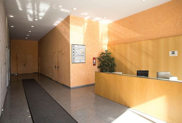 Foto 2 de Oficina en lloguer a La Marina del Prat Vermell amb ascensor