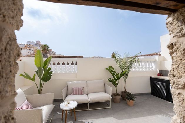 Foto 1 de Alquiler de ático en Vegueta de 1 habitación con terraza