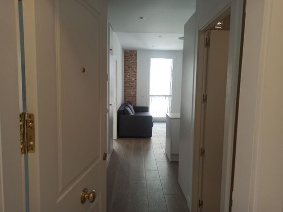 Foto 2 de Alquiler de piso en Eixample de 1 habitación con muebles y aire acondicionado