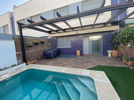 Foto 2 de Venta de casa adosada en calle Alfonso Eanes de 4 habitaciones con terraza y piscina
