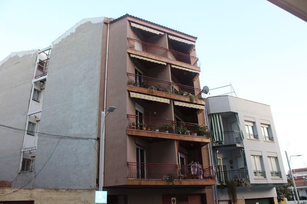 Foto 1 de Venta de piso en calle Baix Penedes de 3 habitaciones con terraza y balcón