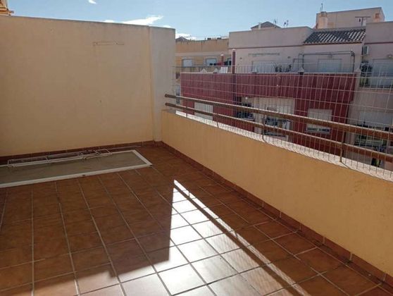 Foto 2 de Venta de piso en Roquetas Centro de 2 habitaciones con terraza y garaje