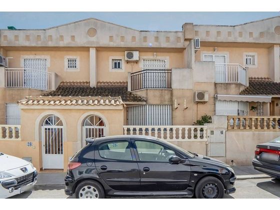 Foto 2 de Casa en venda a Barrio de Peral de 3 habitacions amb garatge i jardí