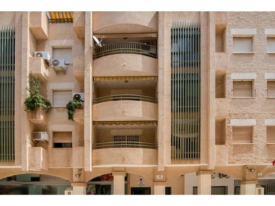 Foto 2 de Piso en venta en Centro - Alcazares, Los de 4 habitaciones con balcón y ascensor