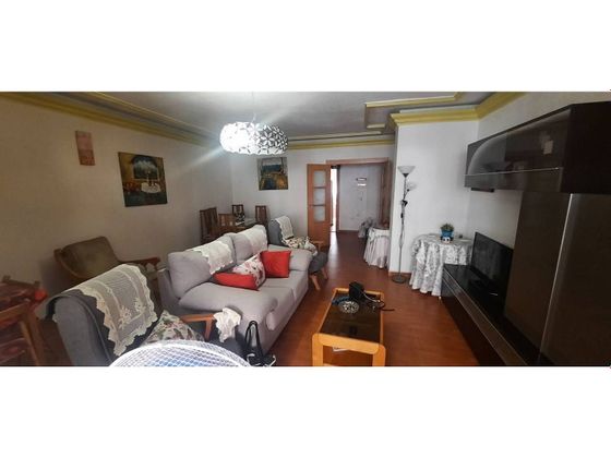 Foto 1 de Pis en lloguer a Casco Histórico de 4 habitacions amb mobles i balcó