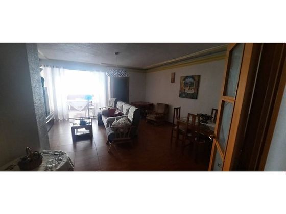 Foto 2 de Pis en lloguer a Casco Histórico de 4 habitacions amb mobles i balcó