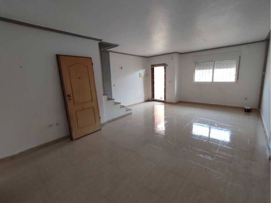 Foto 2 de Casa en venda a Los Narejos de 4 habitacions amb terrassa i garatge