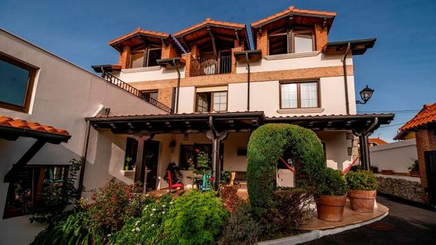 Foto 2 de Xalet en venda a Santa Cruz de Bezana de 6 habitacions amb terrassa i jardí