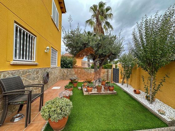Foto 2 de Xalet en venda a La Muntanyeta - La Franquesa de 4 habitacions amb terrassa i piscina