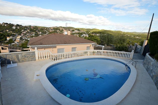 Foto 1 de Xalet en venda a Costa Cunit - Els Jardins - Els  Rosers de 3 habitacions amb terrassa i piscina